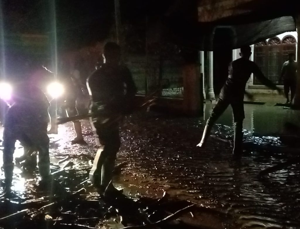 Prajurit Kodam IM bantu Penanganan Banjir yang merendam Dua Kecamatan di Pidie Jaya