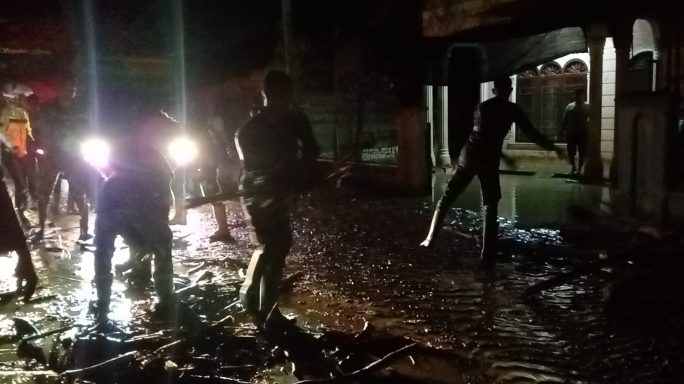 Prajurit Kodam IM bantu Penanganan Banjir yang merendam Dua Kecamatan di Pidie Jaya