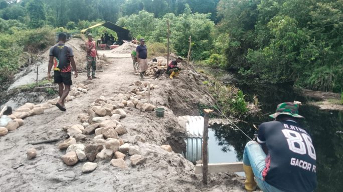 Satgas TNI AD Percepat Pembangunan Jembatan di Wilayah Terpencil Aceh Selatan, Dorong Konektivitas dan Pertumbuhan Ekonomi