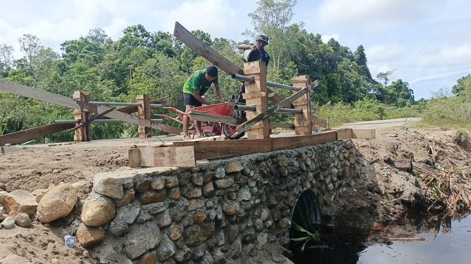 Kodim 0107/Aceh Selatan Percepat Pembangunan Jembatan Aramco di Pedalaman Aceh Selatan