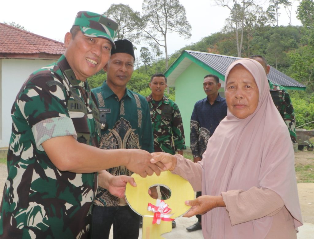 Irdam IM Secara Resmi Tutup TMMD Reguler Ke-128 Kodim 0104/Aceh Timur di Desa Alue Canang