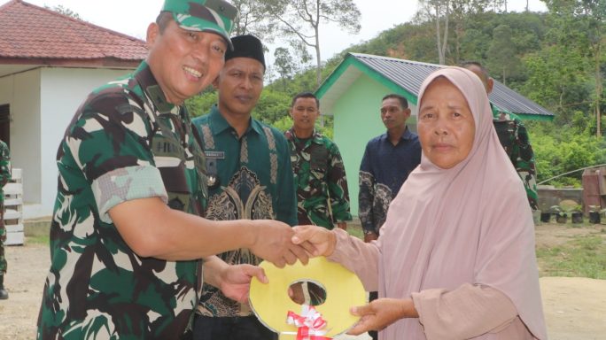 Irdam IM Secara Resmi Tutup TMMD Reguler Ke-128 Kodim 0104/Aceh Timur di Desa Alue Canang