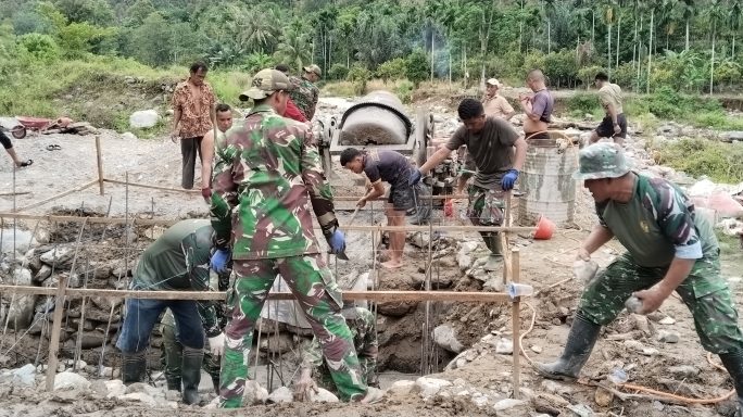 Kodim 0108/Agara bangun jembatan perintis di Desa Teger Miko Aceh Tenggara