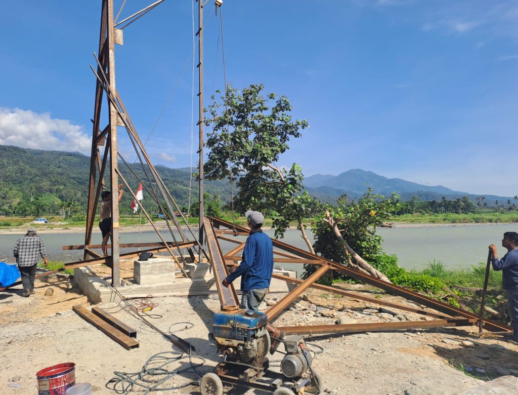 Kodim 0108/Agara bersama warga percepat pembangunan Jembatan Gantung Kumbang Jaya, Aceh Tenggara