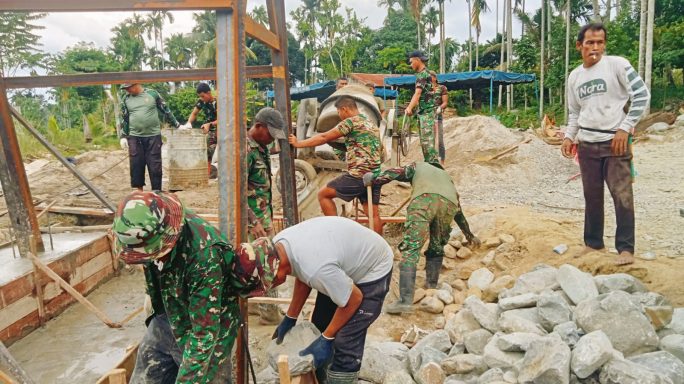 Kodim 0108/Agara Bersama Yon TP 855/RD Bangun Jembatan Gantung di Desa Teger Miko, Aceh Tenggara