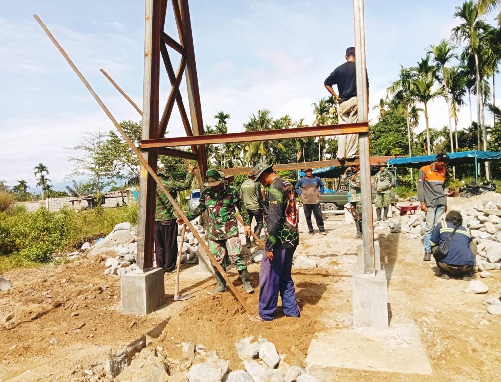 Kodim 0108/Agara Plaster Pondasi Jembatan Gantung, di Desa Teger Miko, Aceh Tenggara.