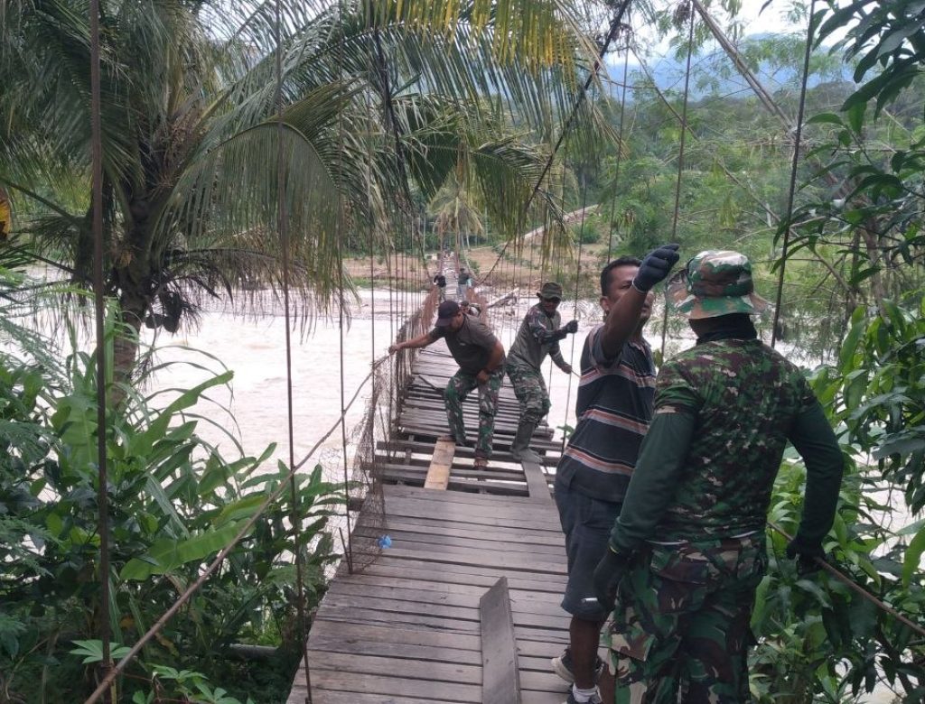 Kodim 0108/Agara Rehabilitasi Jembatan Gantung Penghubung Dua Desa di Kecamatan Ketambe, Aceh Tenggara