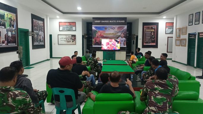 Nobar Bola Gembira Piala Dunia 2026, Kodim 0114/Aceh Jaya Bersama Warga Pererat Kebersamaan