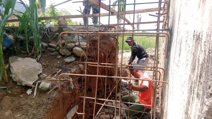 Percepat Pembangunan Jembatan Gantung di Ds. Lawe Pinis, Kodim 0108/Agara Bersama Warga Cor Dudukan Tiang Pylon