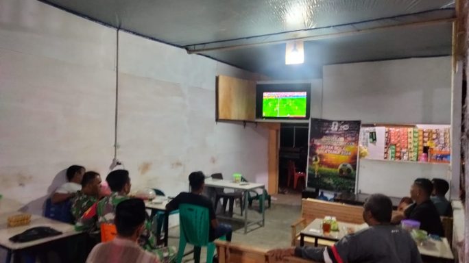 Nobar Bola Gembira Piala Dunia 2026, Kodim 0107/Aceh Selatan Pererat Kebersamaan Bersama Warga