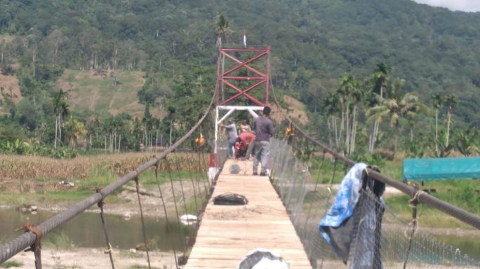 Kodim 0108 dan Warga terus Percepat Pembangunan Jembatan Gantung Perintis di Kumbang Jaya Aceh Tenggara