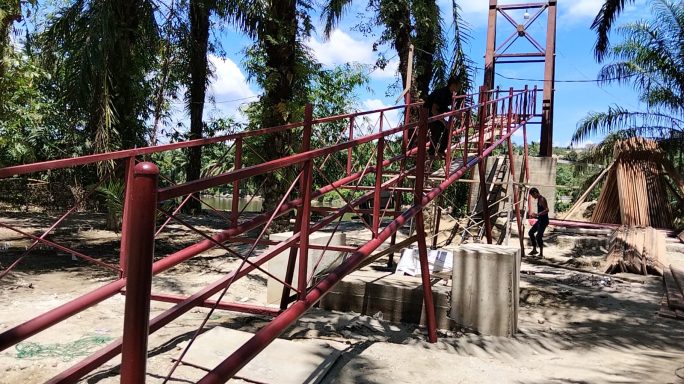 Pembangunan Jembatan Gantung Desa Serasah Capai 35,10 Persen, TNI dan Masyarakat di Desa Serasah Aceh Singkil, terus Bergotong Royong