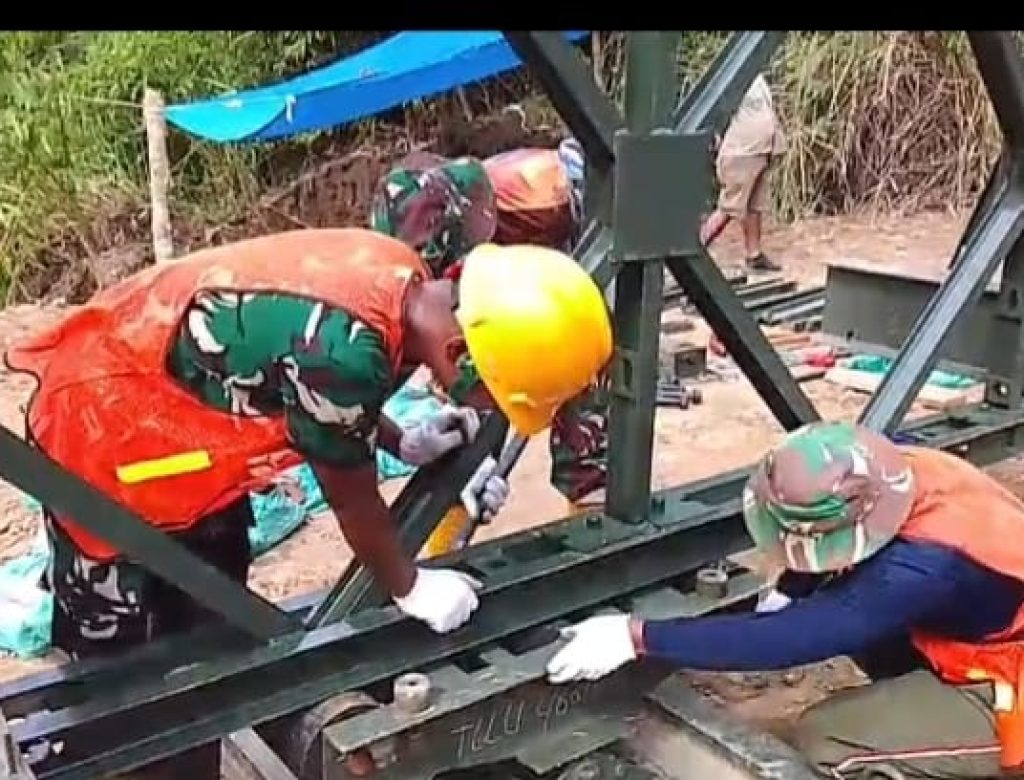 Jembatan Bailey Ds. Belang Panu Bener Meriah yang dibangun TNI, Progresnya kini Capai 55 Persen