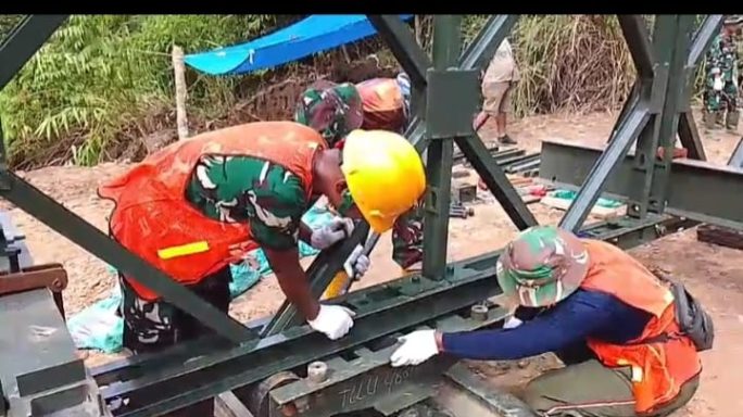 Jembatan Bailey Ds. Belang Panu Bener Meriah yang dibangun TNI, Progresnya kini Capai 55 Persen
